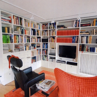 Wohnraummöbel